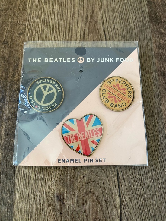 The Beatles Accessories - Junk Foos The Beatles enamel pin set - blue, red, cream